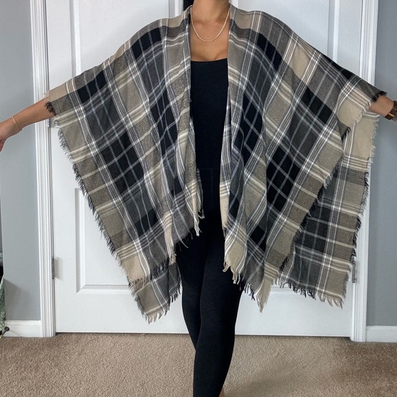 Black & Taupe Plaid Shawl - Picture 3 of 12